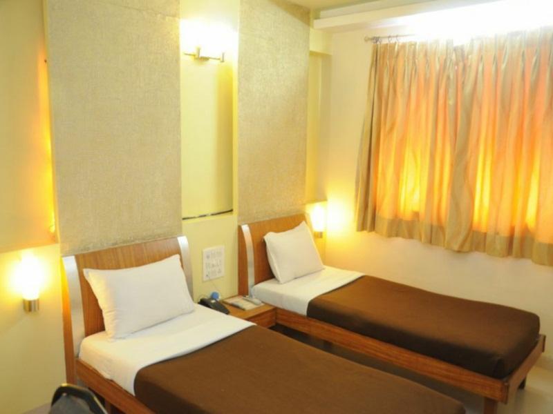 Hotel Parth Residency à Ahmedabad Extérieur photo
