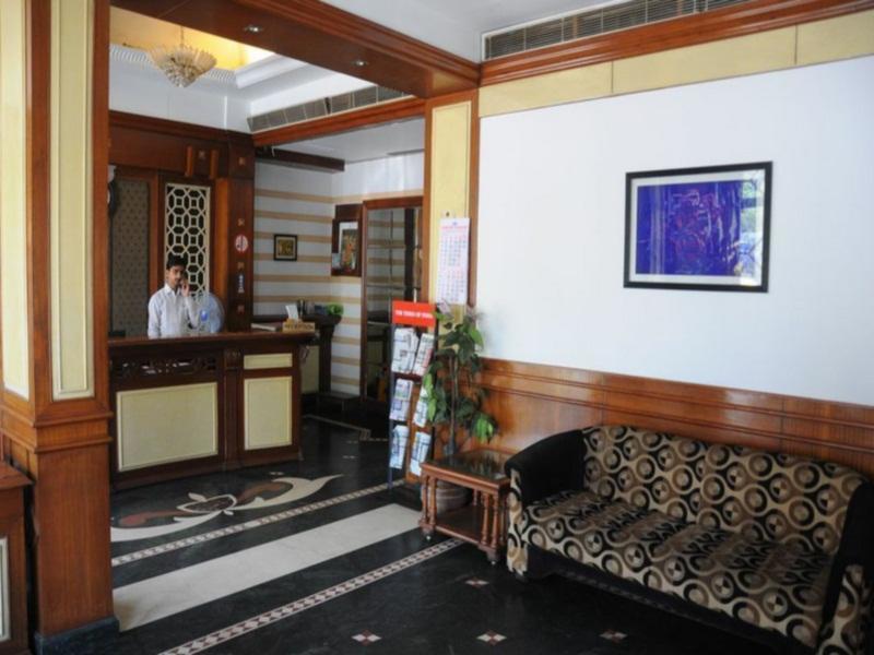 Hotel Parth Residency à Ahmedabad Extérieur photo