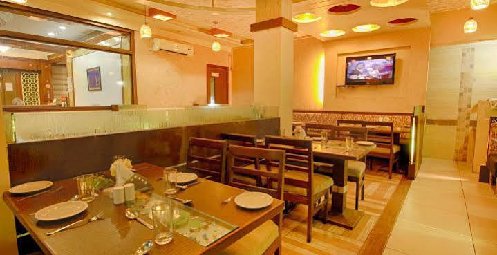 Hotel Parth Residency à Ahmedabad Extérieur photo