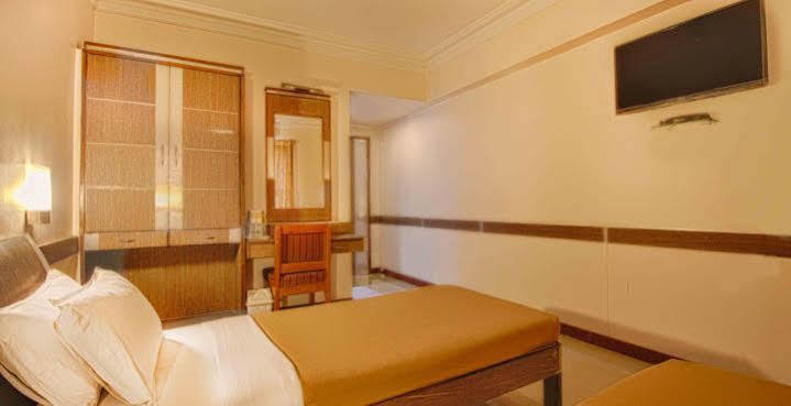 Hotel Parth Residency à Ahmedabad Extérieur photo
