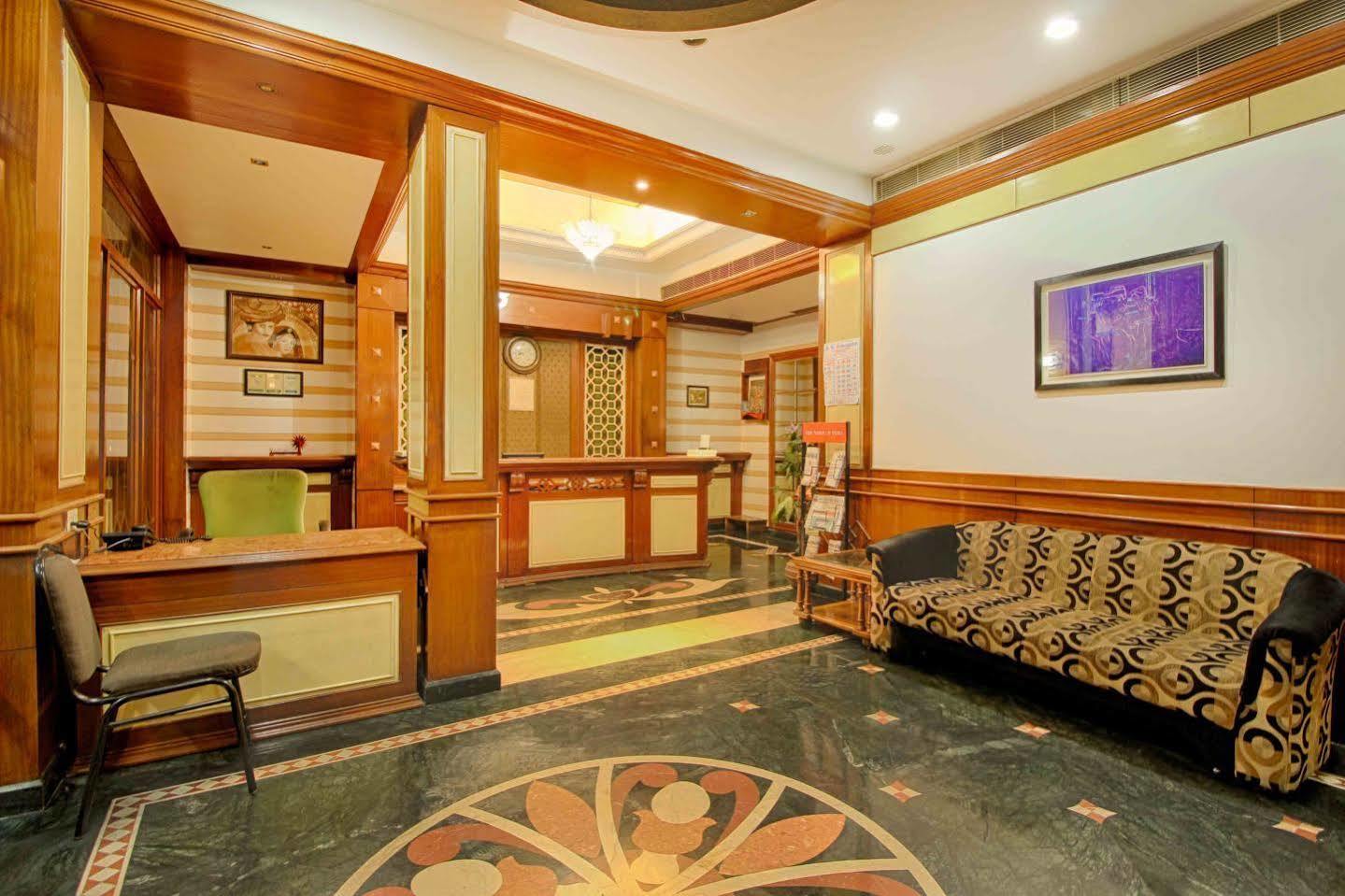 Hotel Parth Residency à Ahmedabad Extérieur photo