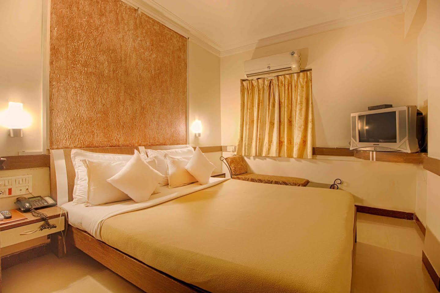 Hotel Parth Residency à Ahmedabad Extérieur photo