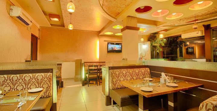 Hotel Parth Residency à Ahmedabad Extérieur photo